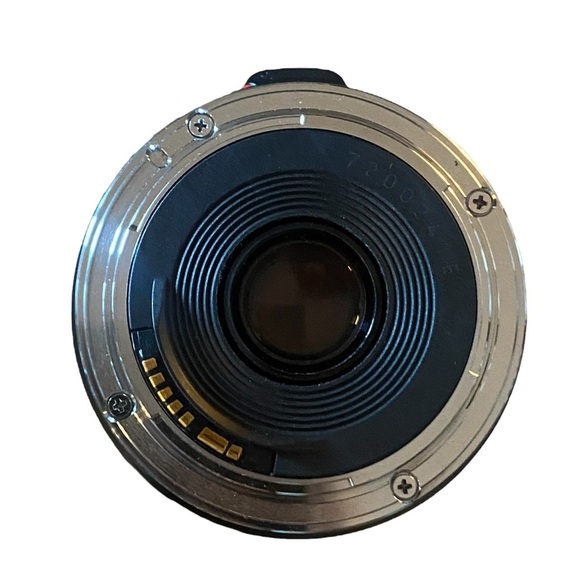 Canon 20-35 mm f3.5-4.5 ultrasonic lens - Picture 5 of 6